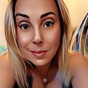 Meet your Posher, Alicia